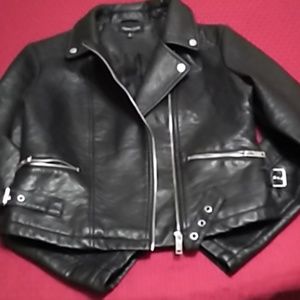 Black leather jacket, side pockets w/ zippers!